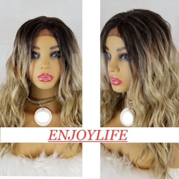 BEAUITFUL ASH BLONDE HUMAN HAIR WAVY BOB main image 4